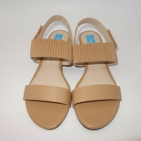 New in Box Comfort Corner Tan Biege Sandals Low Heel Women's 9 Wide - Picture 1 of 9